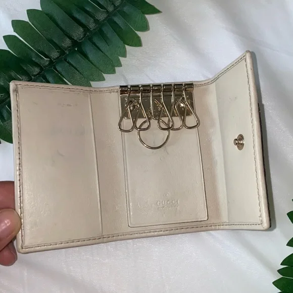 Gucci Monogram 6 Key Ring Holder in Pristine Condition - Picture 4 of 6